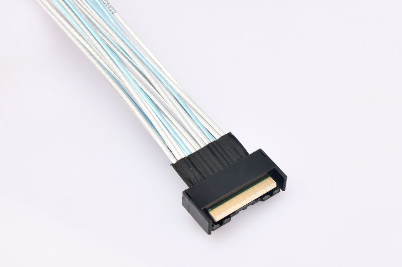 MCIO 8X Cable